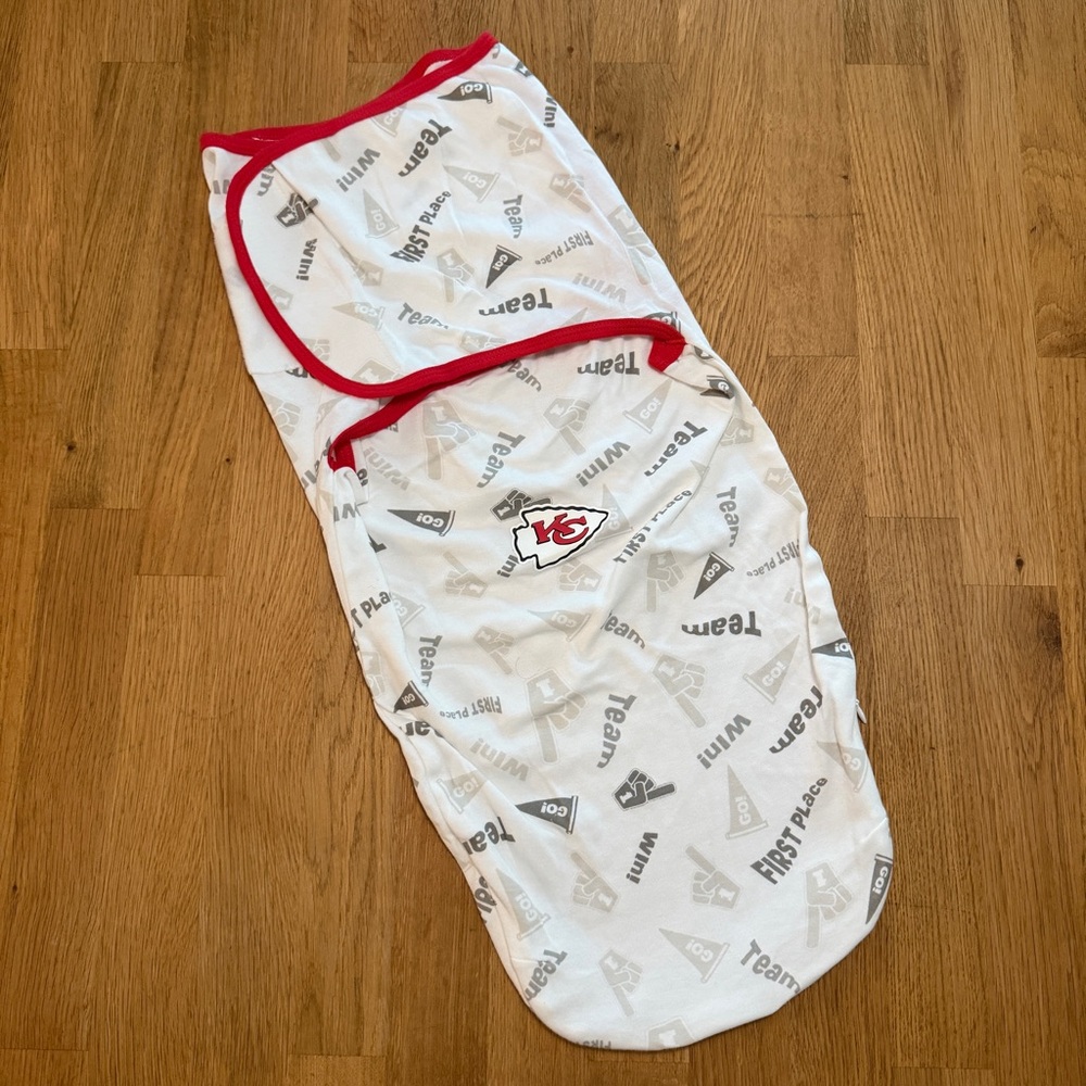 NFL KC Kansas City Chiefs 6-9 MONTHS Baby Swaddle